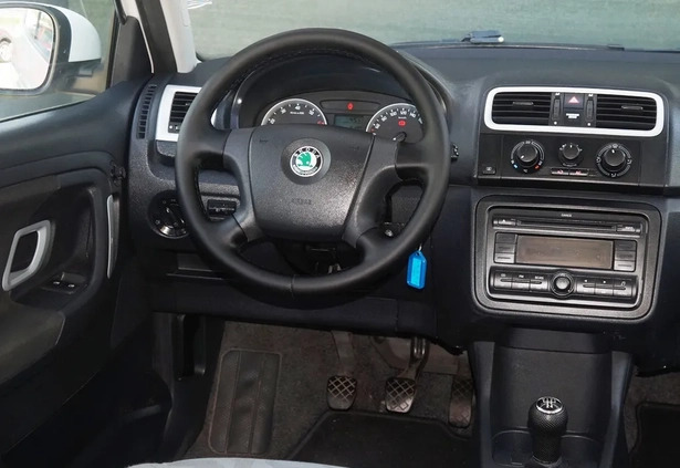 Skoda Fabia cena 17000 przebieg: 157000, rok produkcji 2009 z Bogatynia małe 667